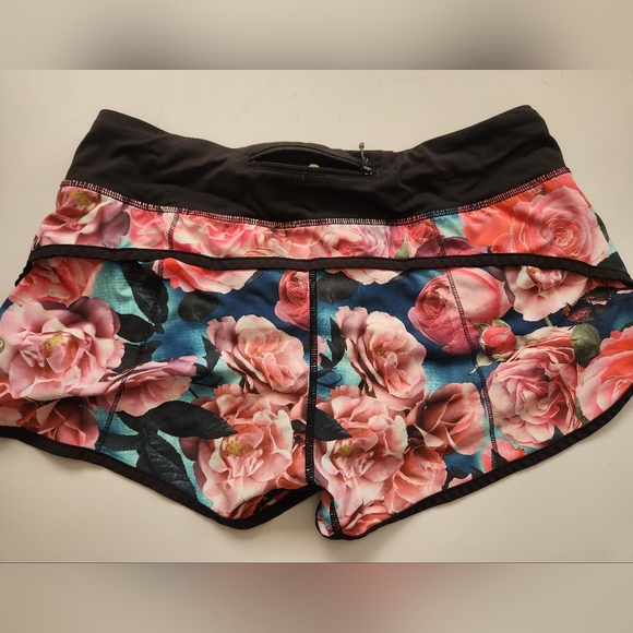 Lululemon Speed Shorts 2.5'- RARE Secret Garden - Picture 2 of 3